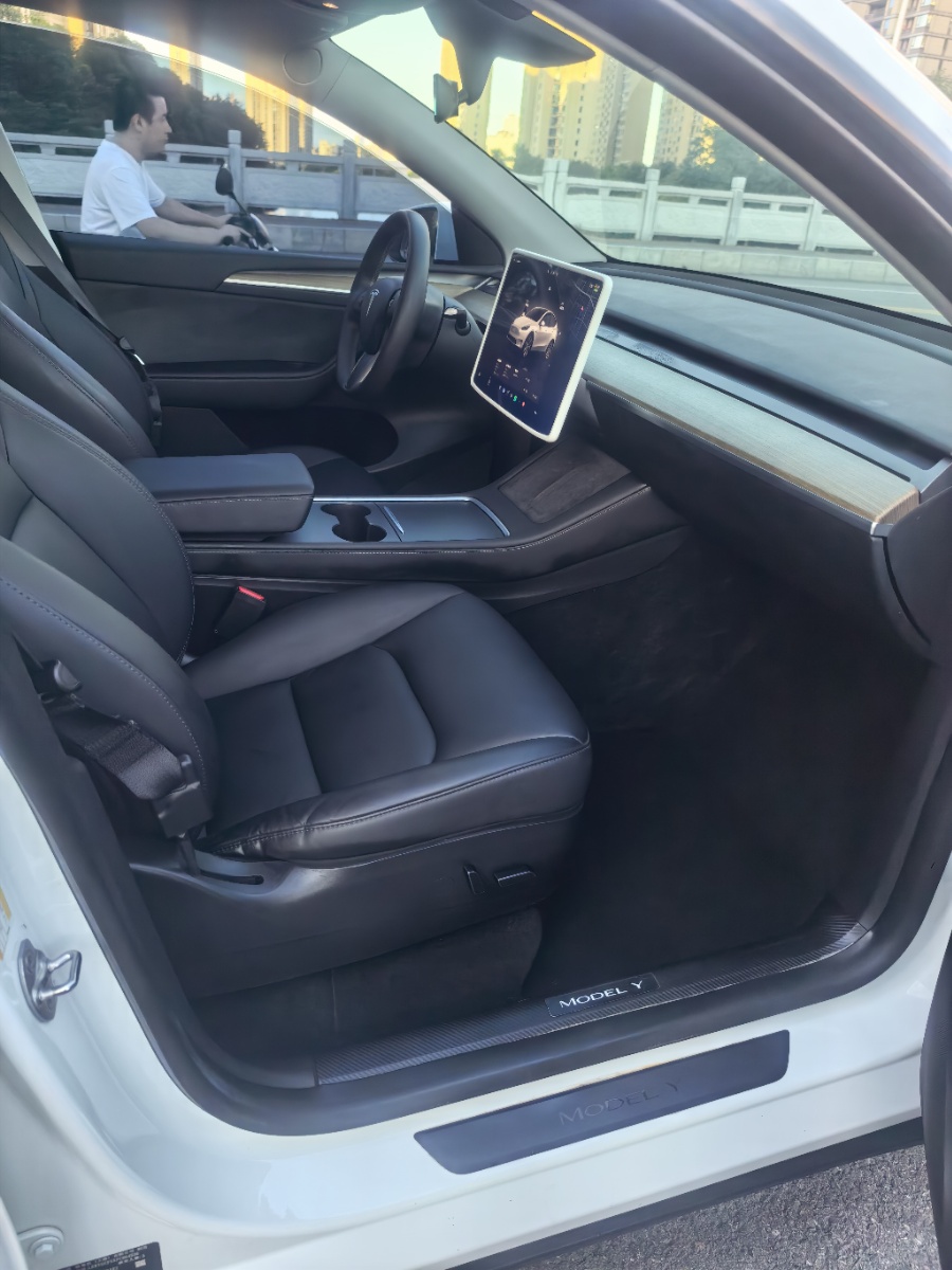 Tesla Model Y 2023 #8 Tesla Model Y 2023 car image #8