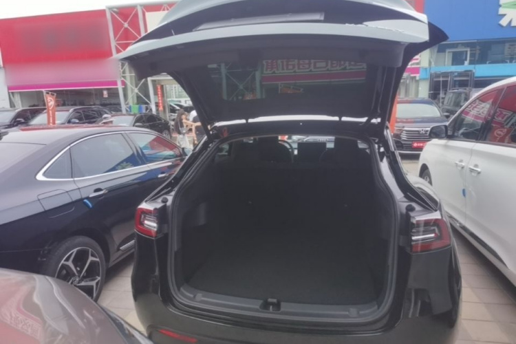 Tesla Model Y 2022 immagine di auto #19