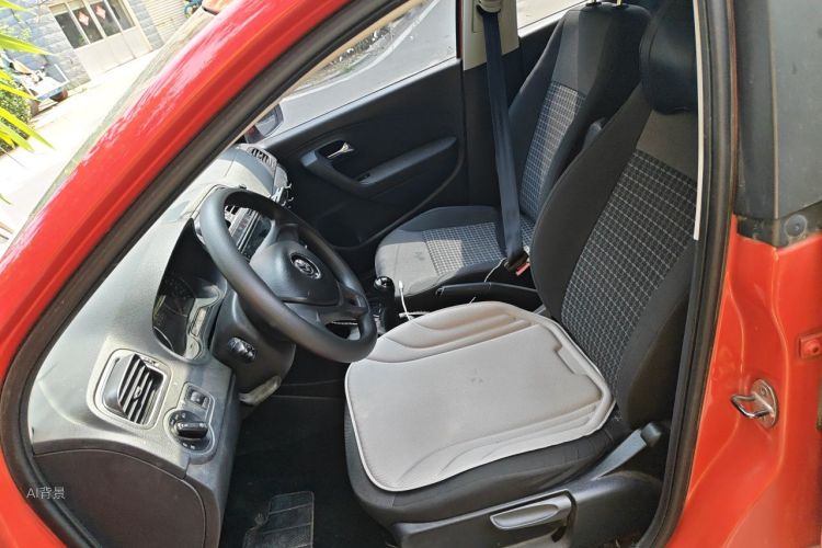 Volkswagen Polo 2015 car image #17