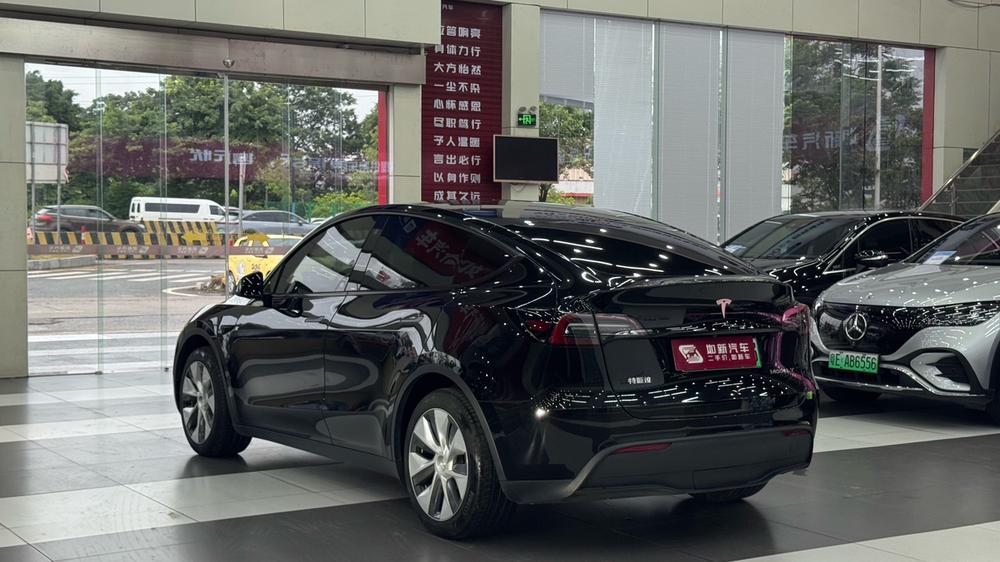 Tesla Model Y 2023 car image #4