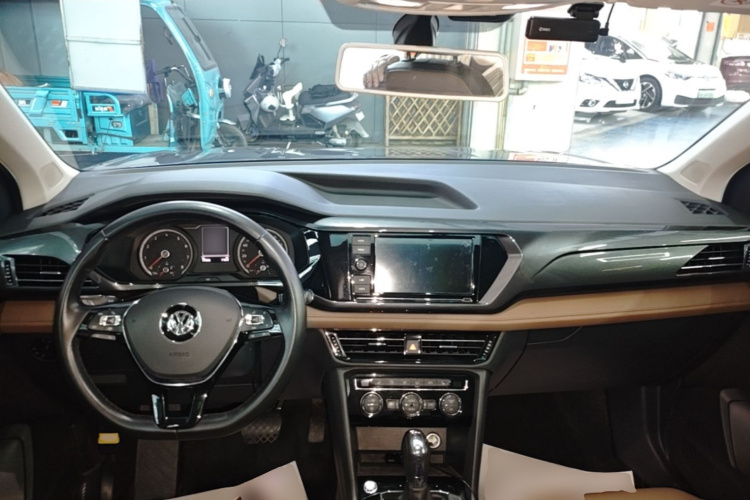 Volkswagen Tharu 2018 immagine di auto #10