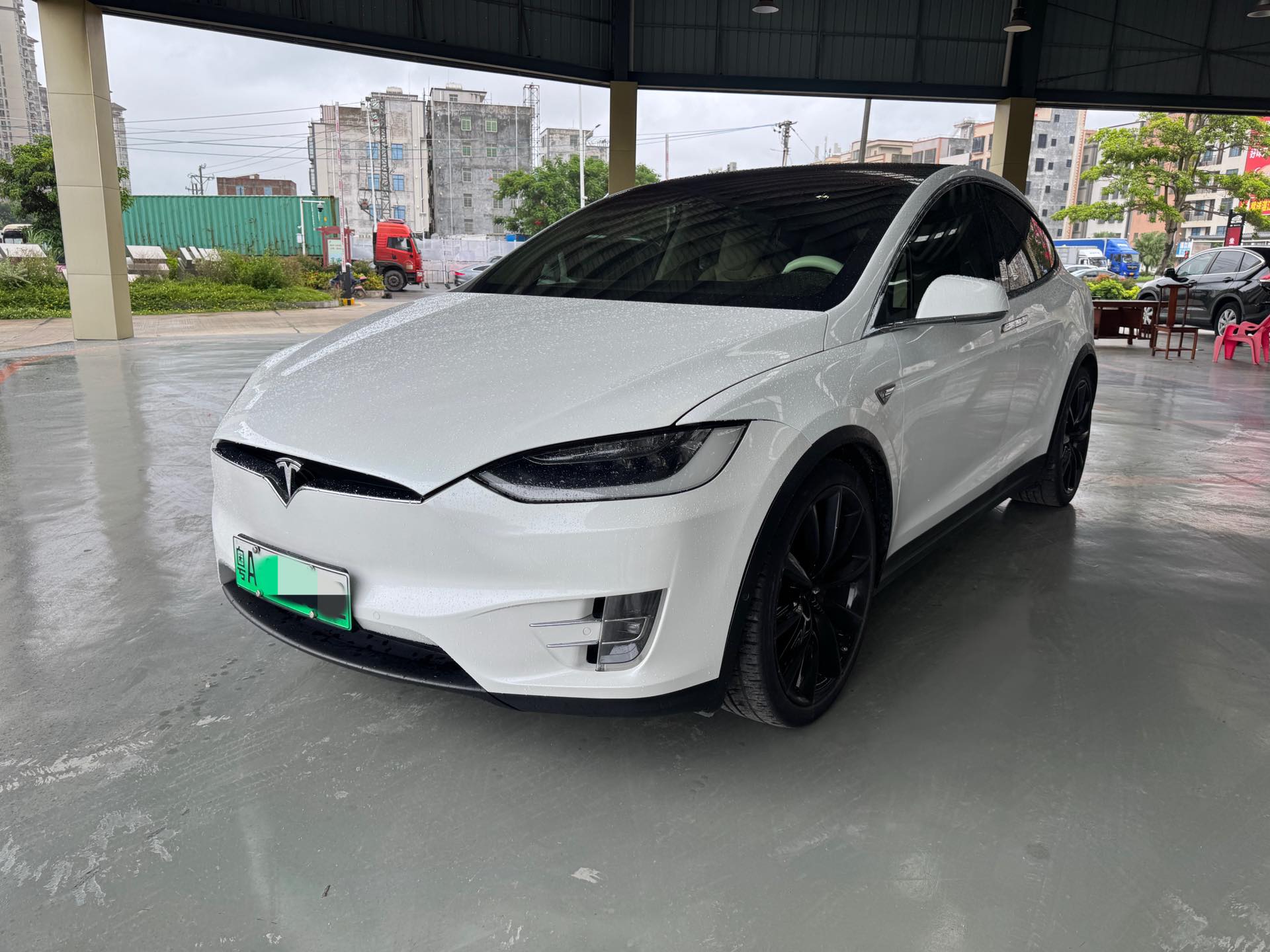 Tesla Model X 2016 car image 