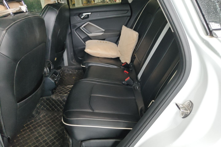 Audi Q3 2022 car image #17