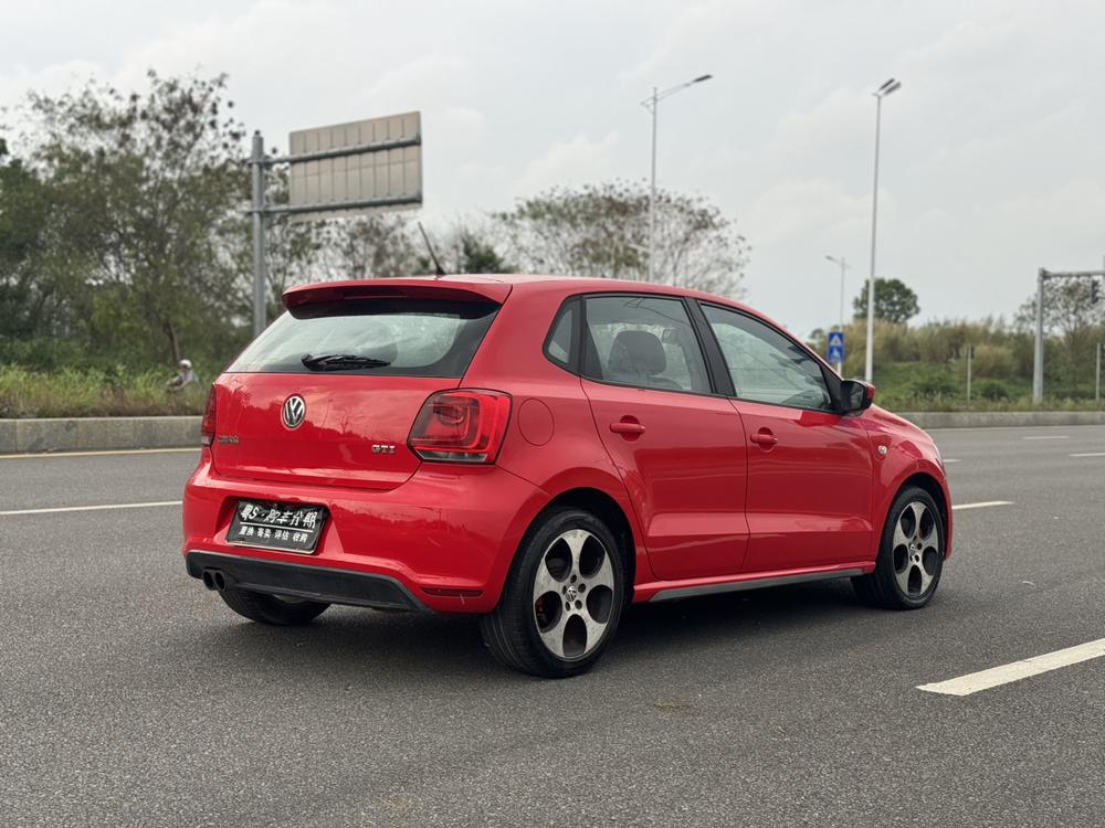 Volkswagen Polo 2014 car image #7