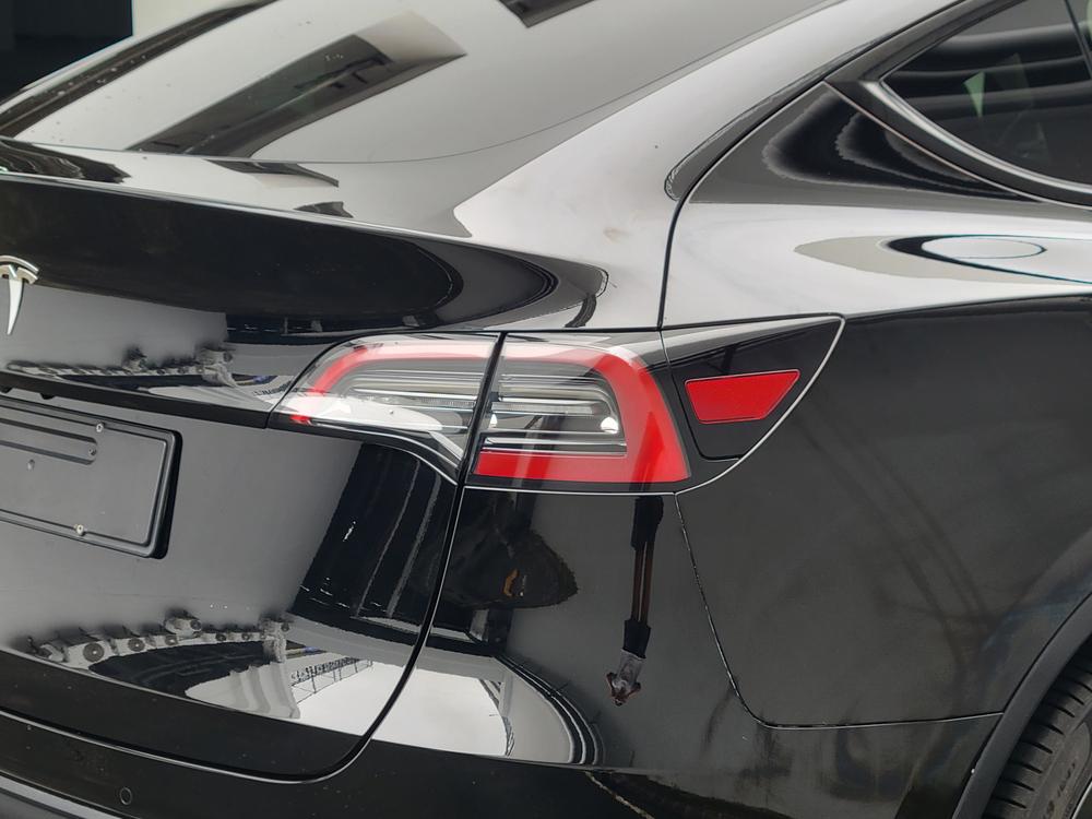 Tesla Model Y 2022 car image #10
