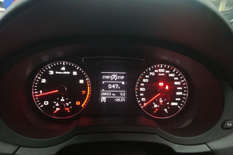 Audi Q3 2017 car image #16