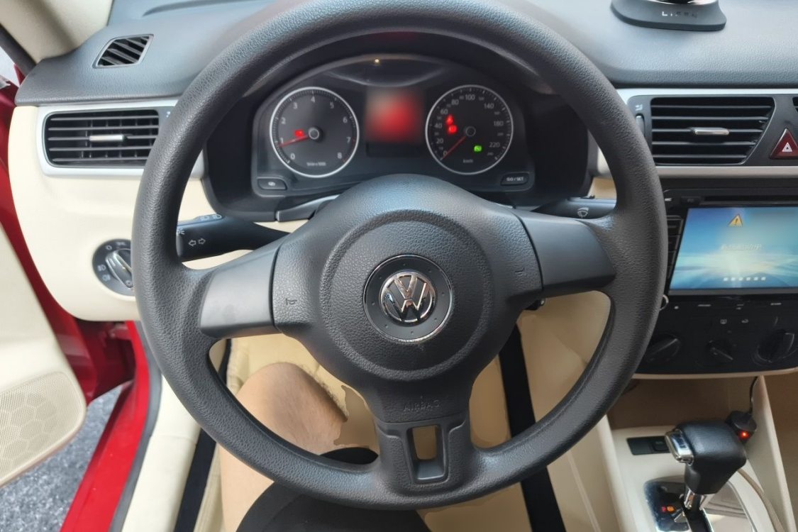 Volkswagen Bora 2011 car image #22