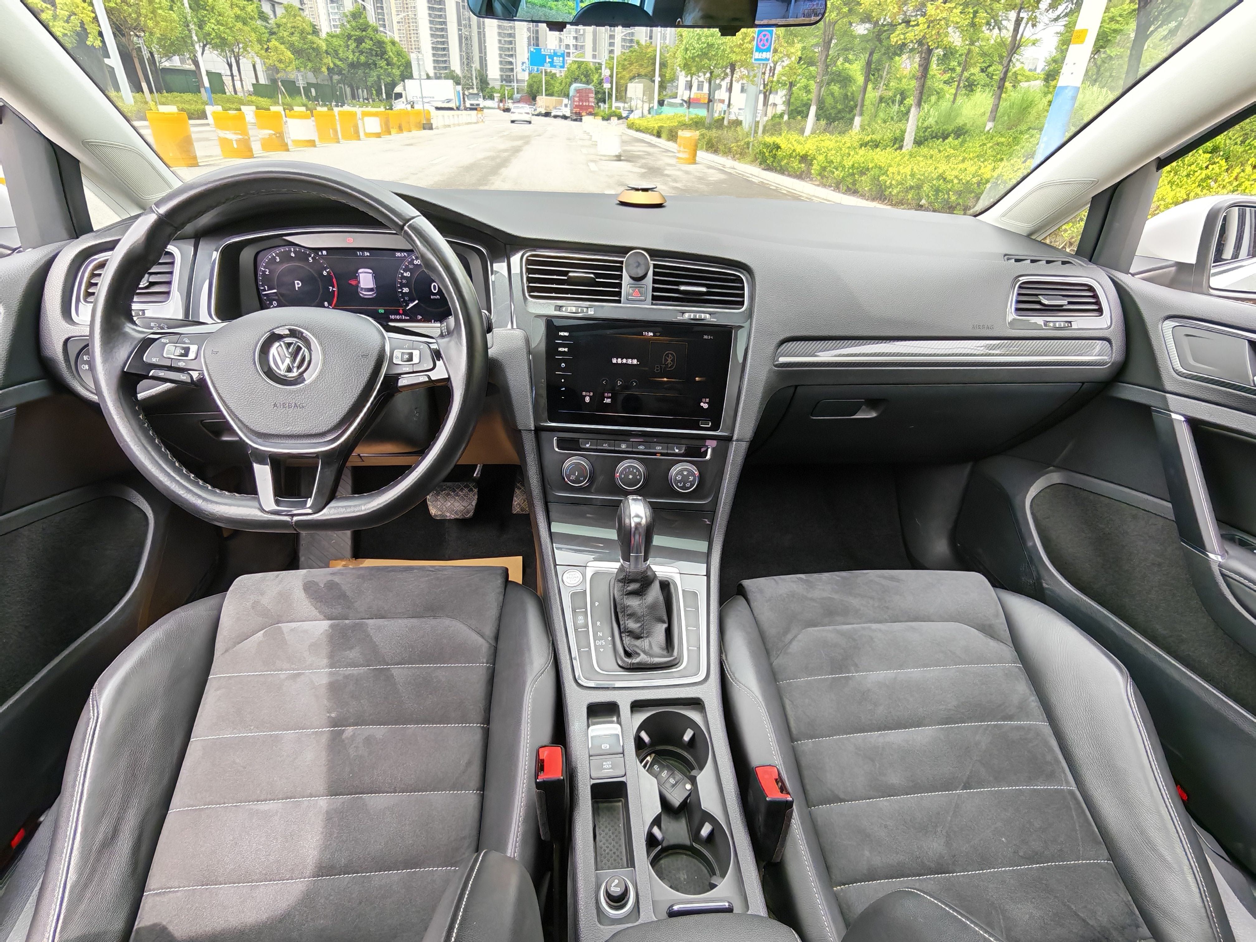 Volkswagen Golf 2020 car image #6