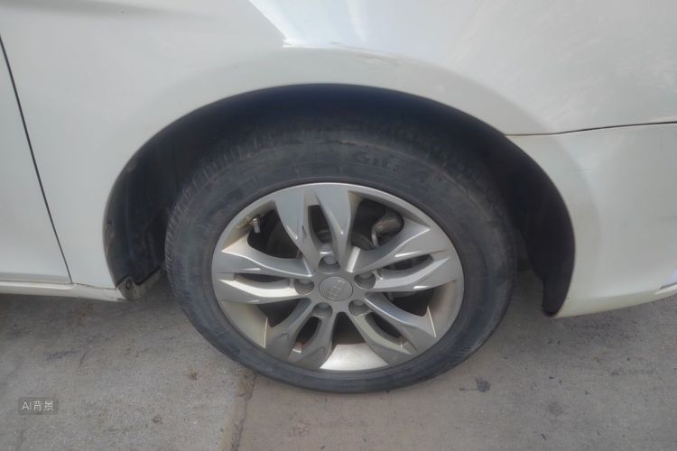 GEELY Emgrand 2016 car image #9