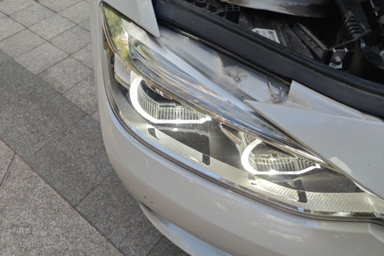 BMW 3 Series 2018 car image #8
