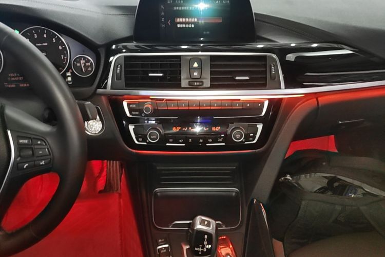 BMW 3 Series 2018 car image #13