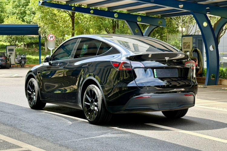 Tesla Model Y 2023 #7 Tesla Model Y 2023 immagine di auto #7