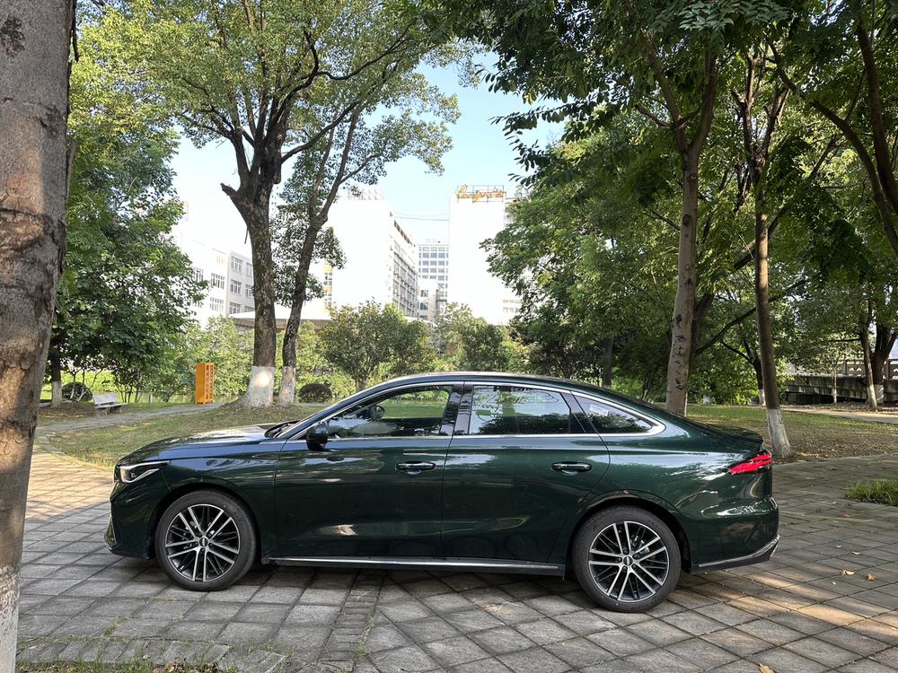 GEELY Emgrand 2025 car image #4