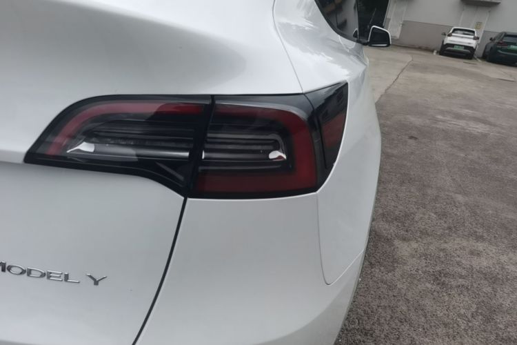Tesla Model Y 2024 #8 Tesla Model Y 2024 car image #8