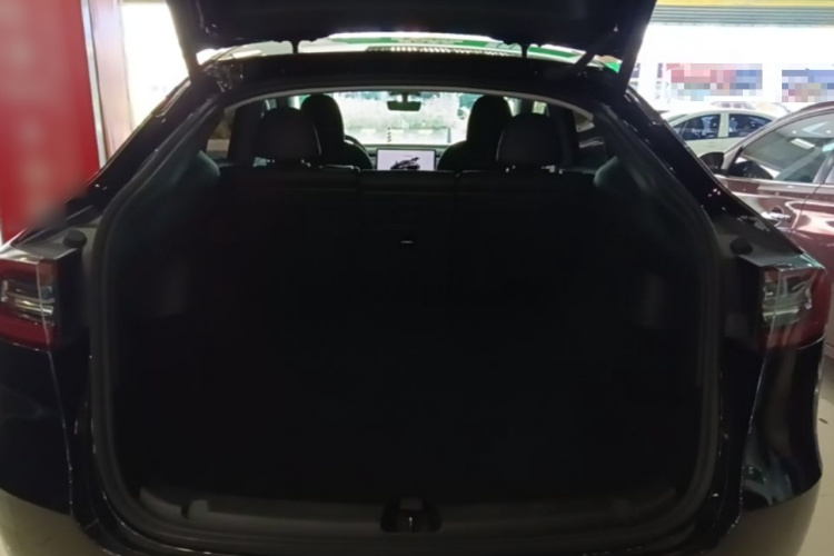Tesla Model Y 2023 car image #21