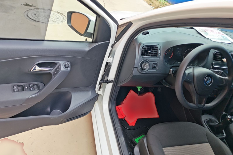 Volkswagen Polo 2016 car image #16