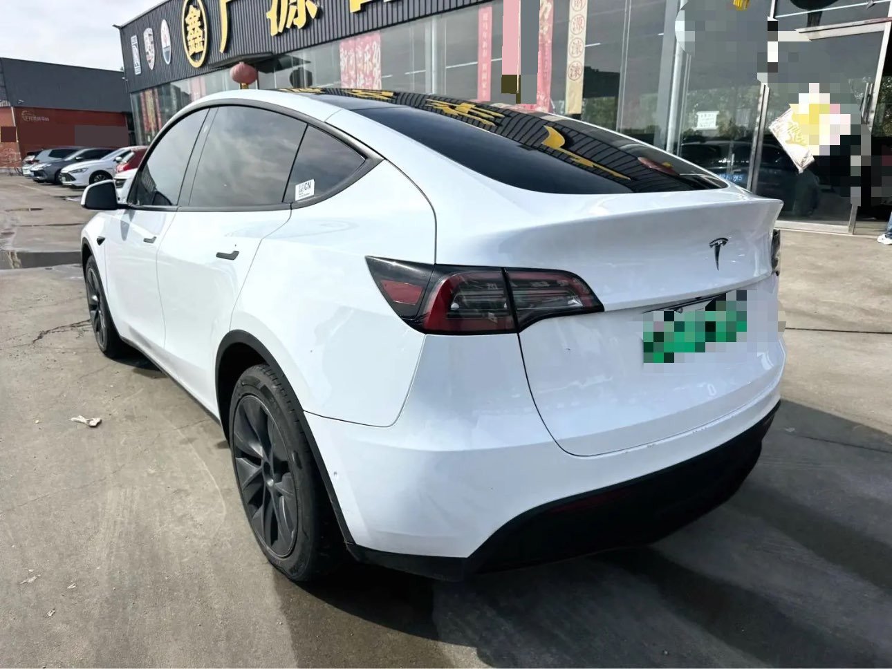 Tesla Model Y 2024 #8 Tesla Model Y 2024 صورة سيارة #8
