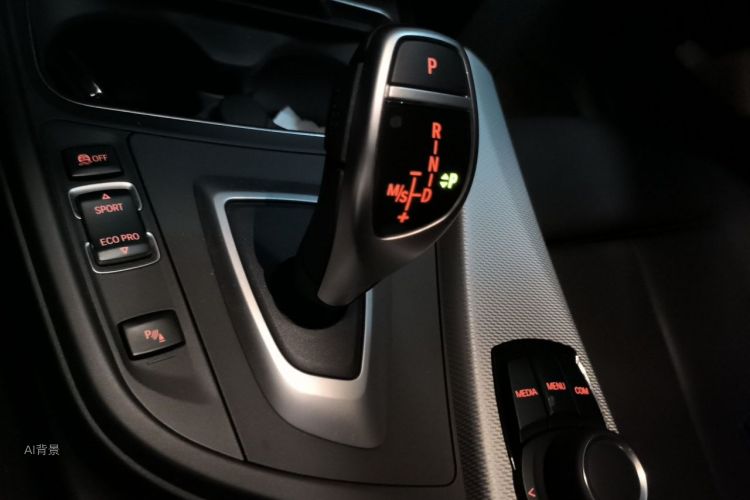 BMW 3 Series 2019 imagem de carro #16