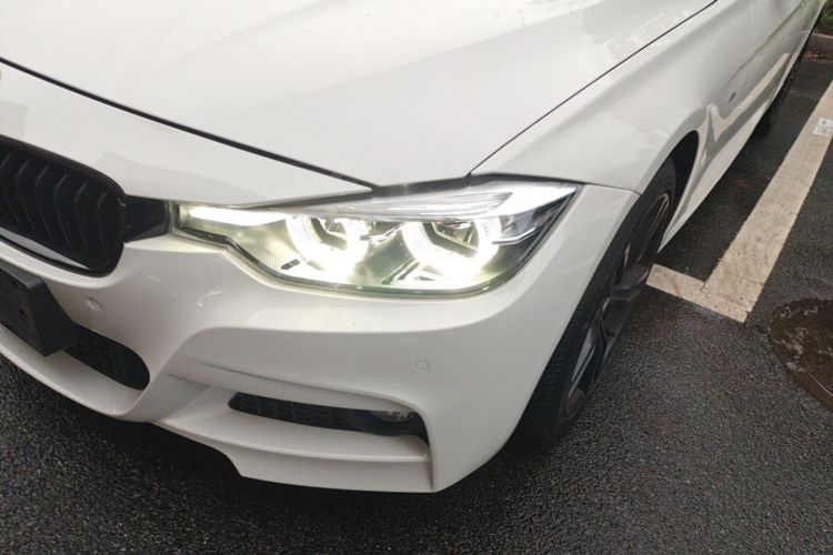 BMW 3 Series 2019 car image #23
