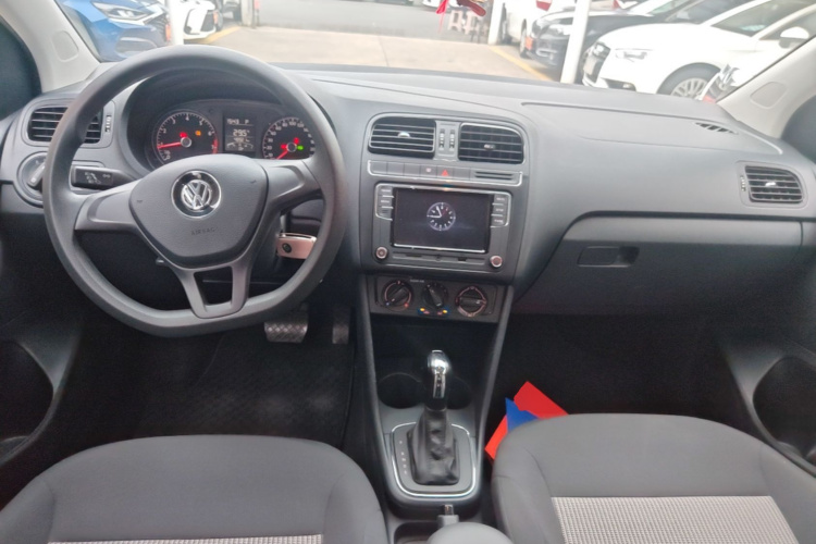 Volkswagen Polo 2017 car image #10