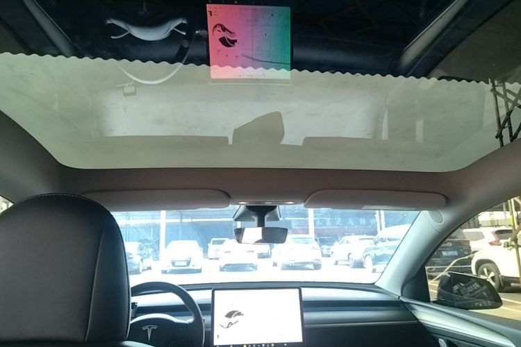 Tesla Model Y 2021 car image #18