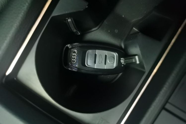 Audi Q3 2021 car image #9