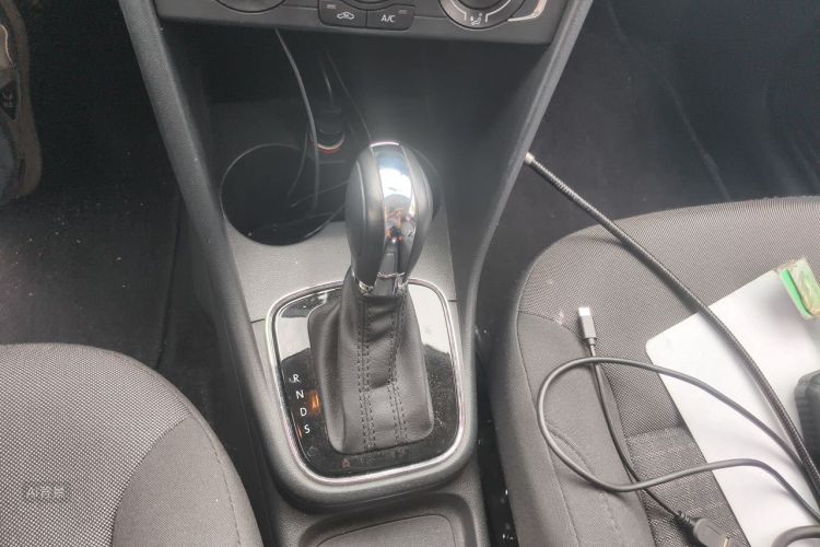 Volkswagen Polo 2016 car image #16