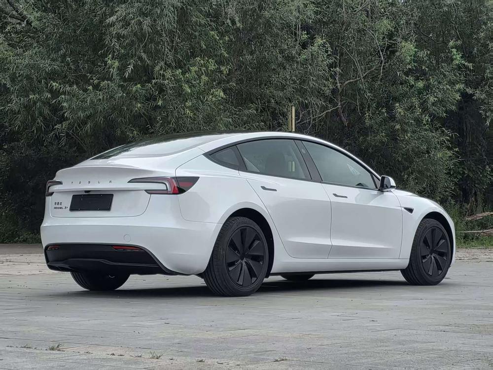 Tesla Model 3 2026 car image #5