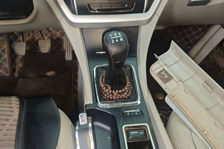 GEELY Emgrand 2015 car image #14