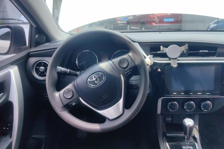 Toyota Corolla 2019 #11 Toyota Corolla 2019 car image #11