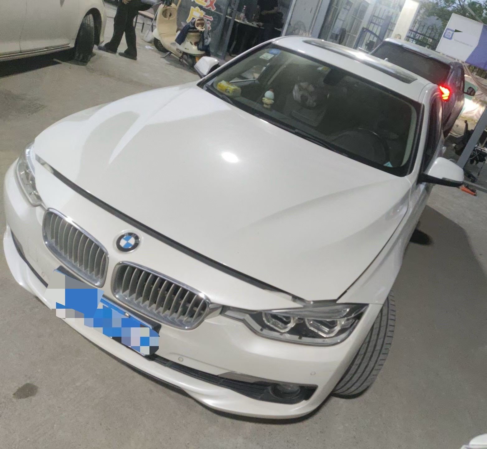 BMW 3 Series 2018 immagine di auto #9