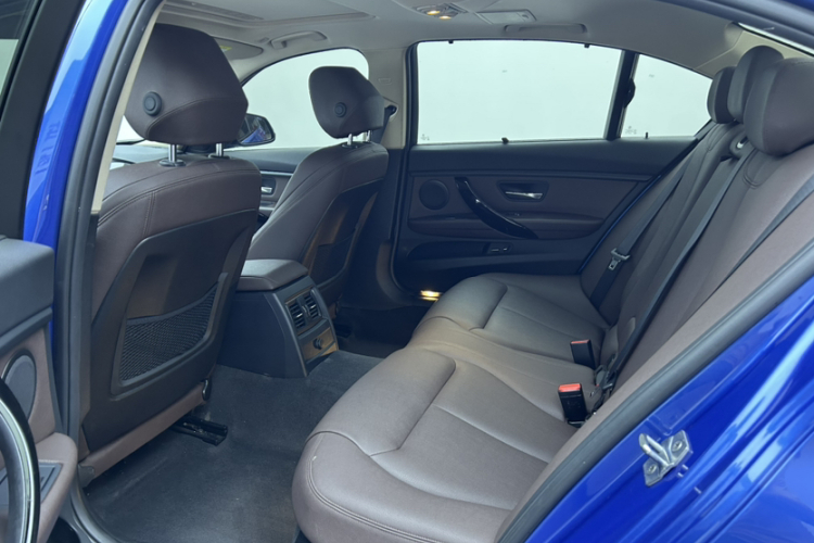 BMW 3 Series 2019 #14 BMW 3 Series 2019 car image #14