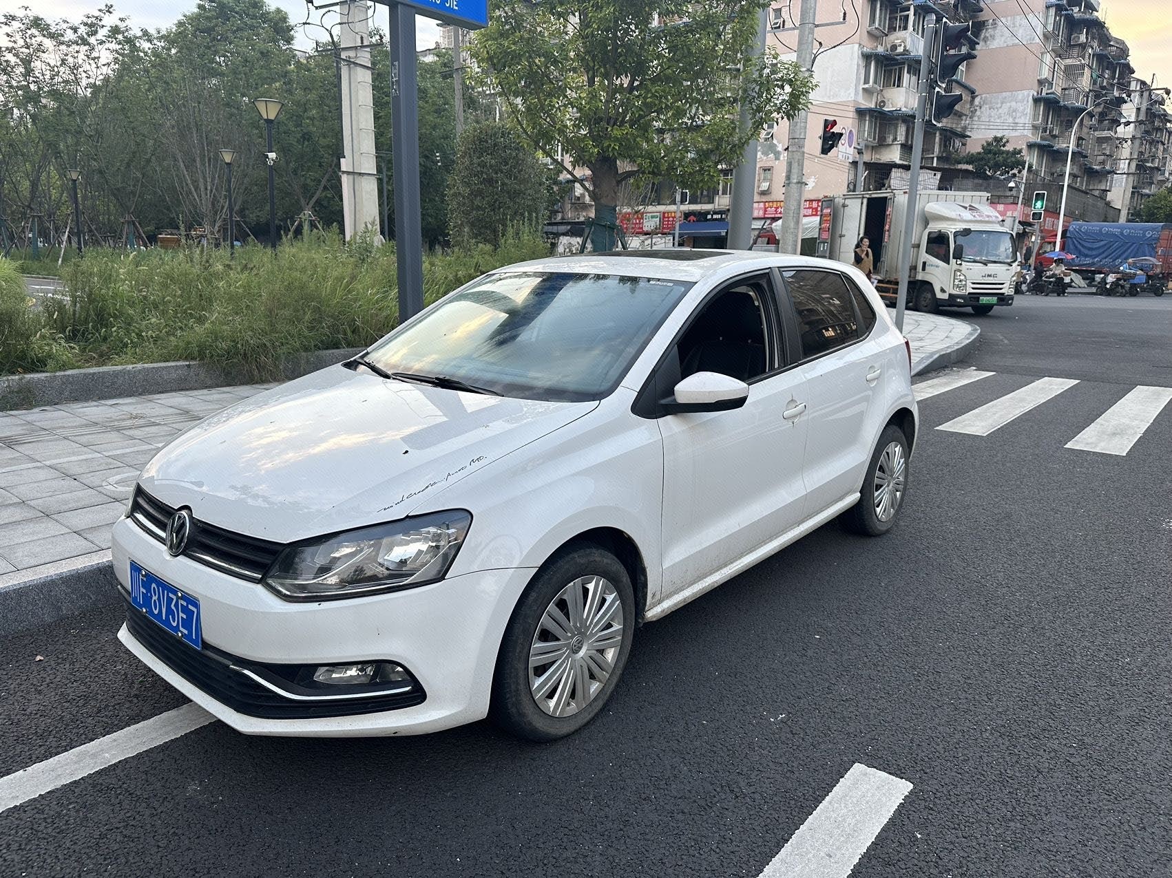Volkswagen Polo 2016 Volkswagen Polo 2016 car image