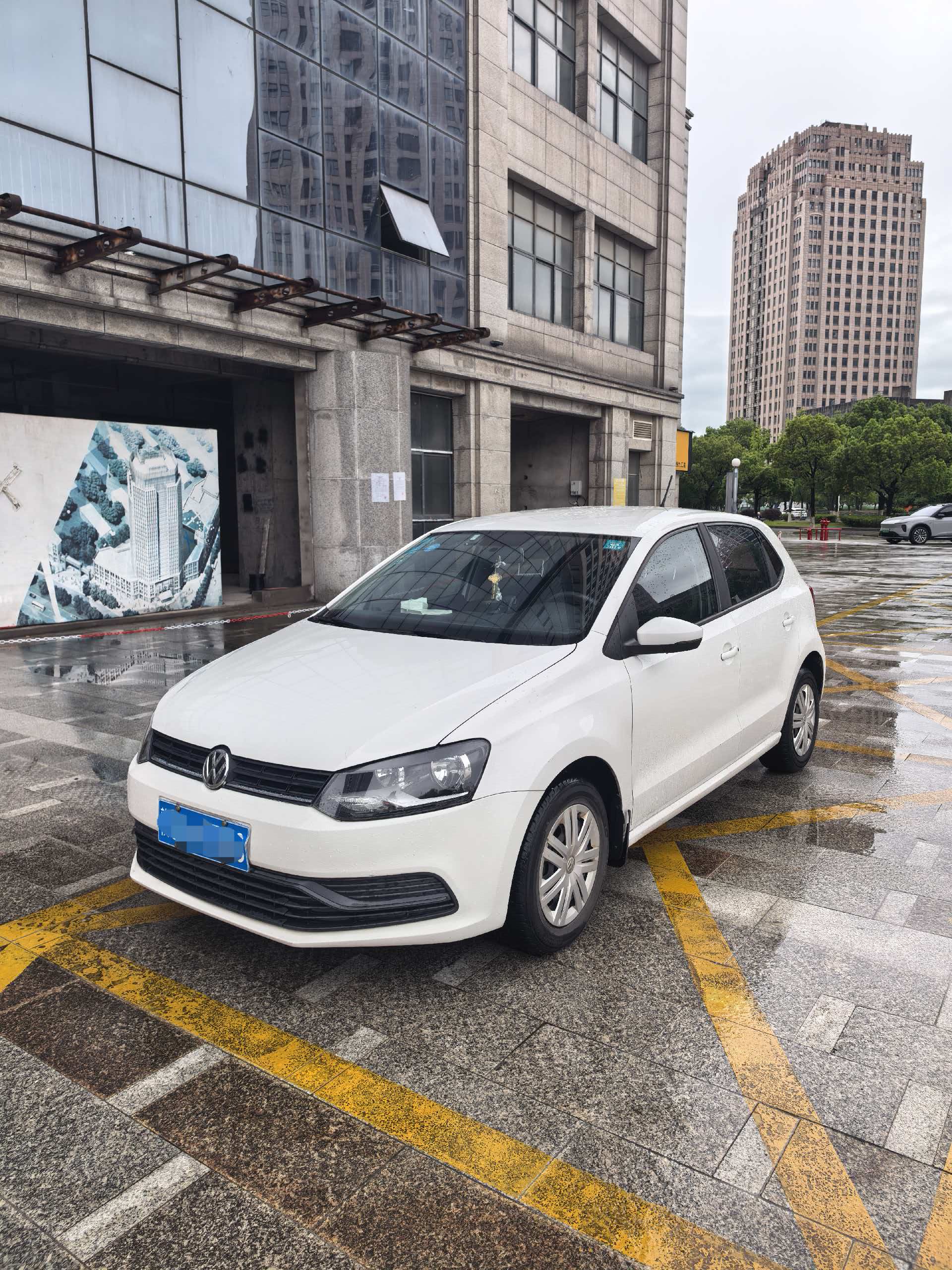 Volkswagen Polo 2017 car image 