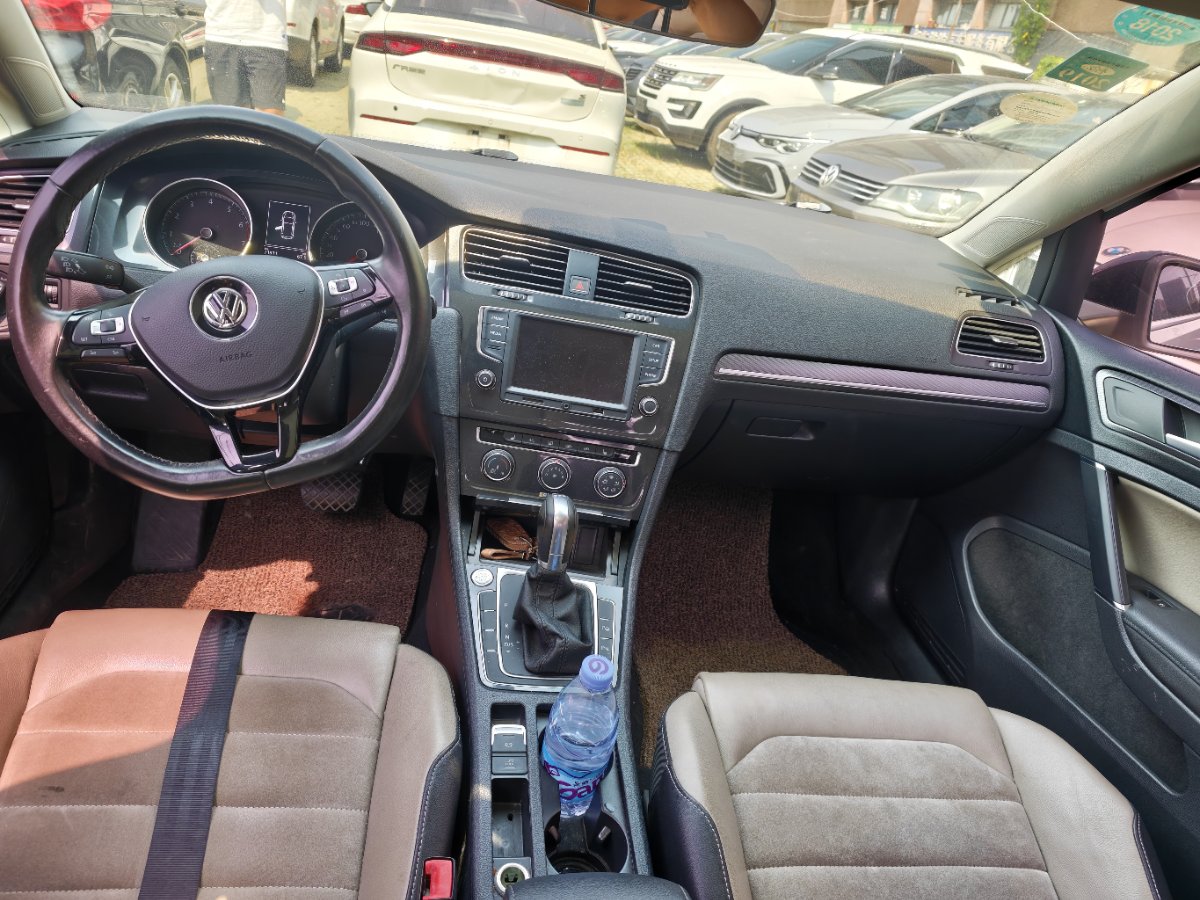 Volkswagen Golf 2017 car image #6