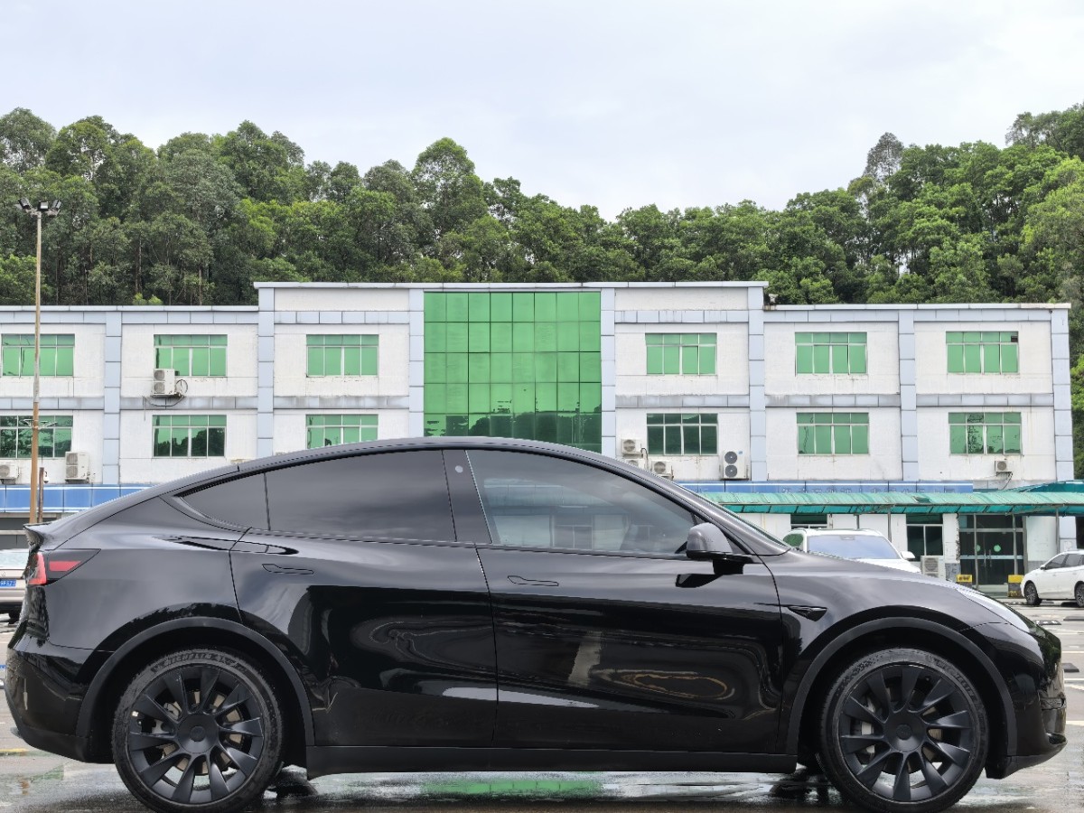 Tesla Model Y 2022 car image #4