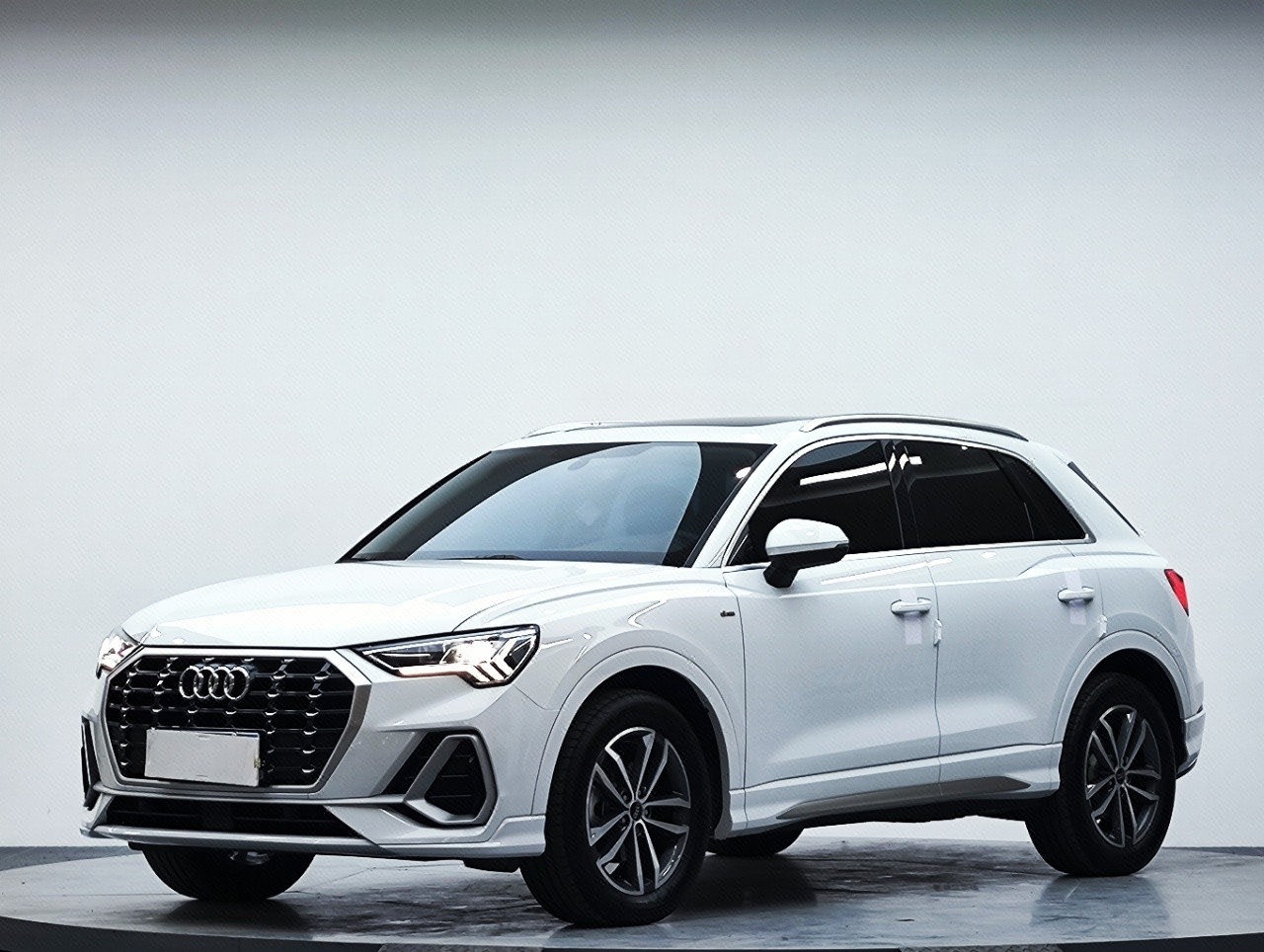 Audi Q3 2023 Audi Q3 2023 car image