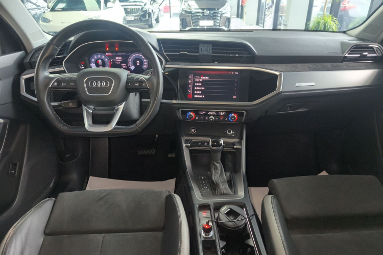 Audi Q3 2021 car image #10