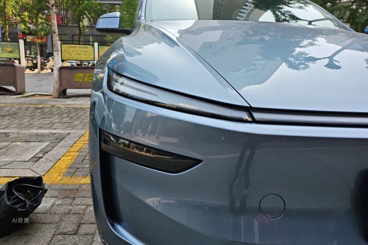 Tesla Model Y 2025 #8 Tesla Model Y 2025 car image #8