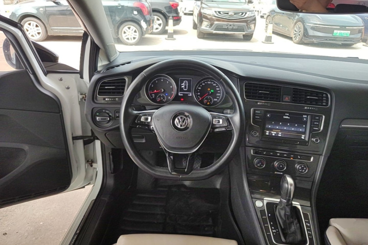 Volkswagen Golf 2017 изображение автомобиля #11