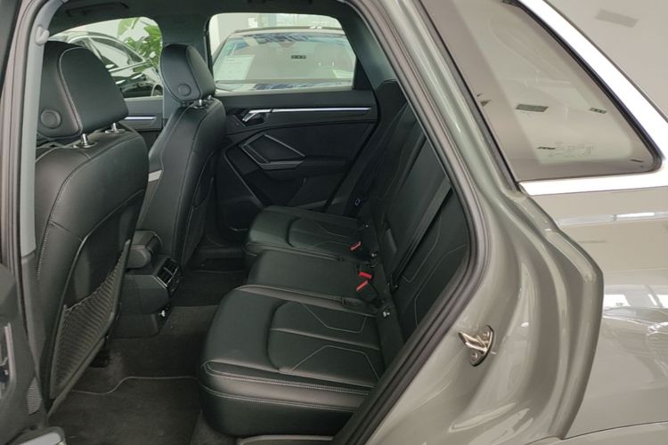 Audi Q3 2024 car image #17