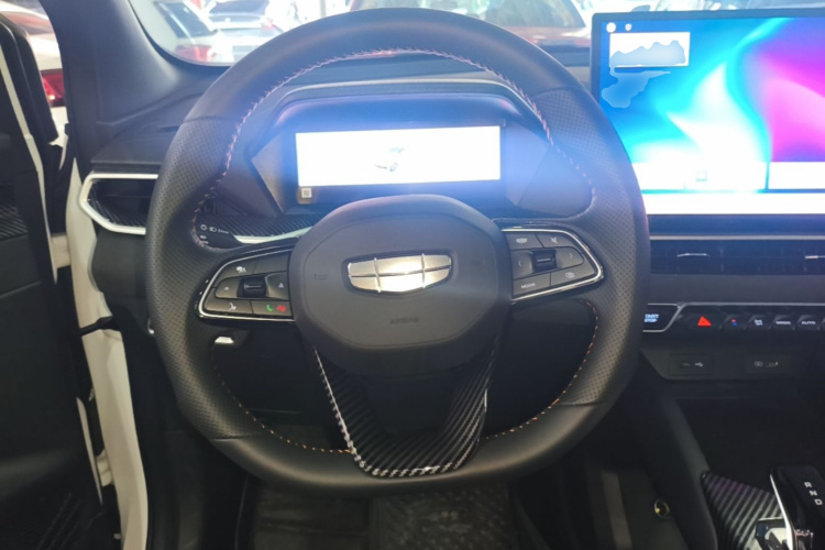 GEELY Coolray 2026 car image #11