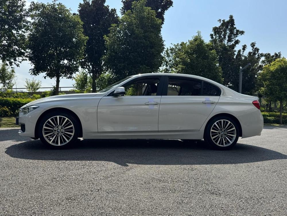 BMW 3 Series 2019 immagine di auto #4
