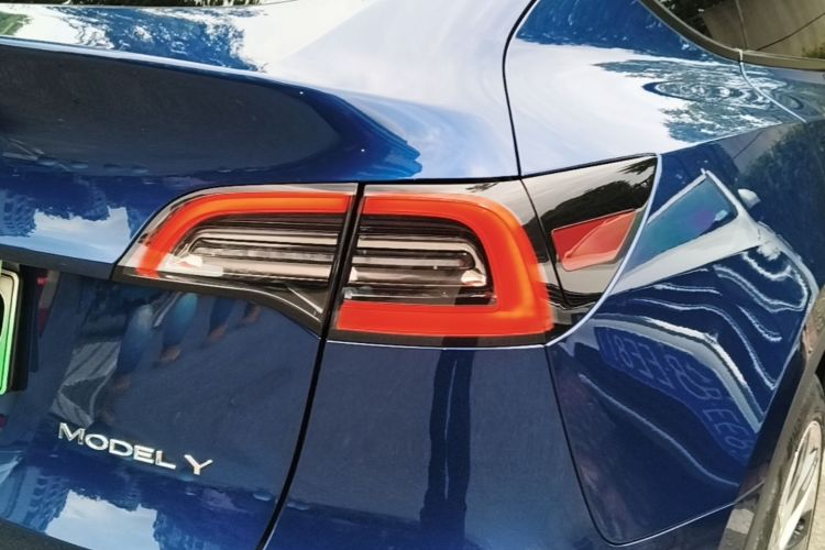 Tesla Model Y 2021 #8 Tesla Model Y 2021 car image #8