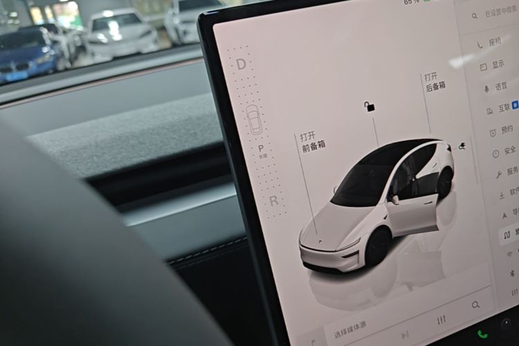 Tesla Model Y 2026 #14 Tesla Model Y 2026 car image #14
