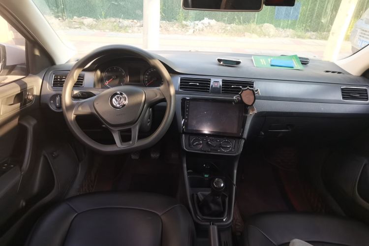 Volkswagen Santana 2017 car image #12