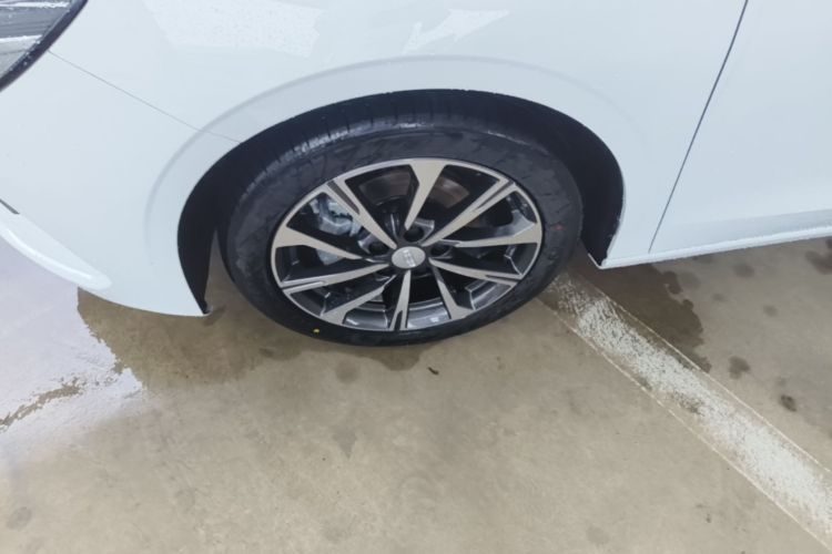 GEELY Emgrand 2025 car image #9