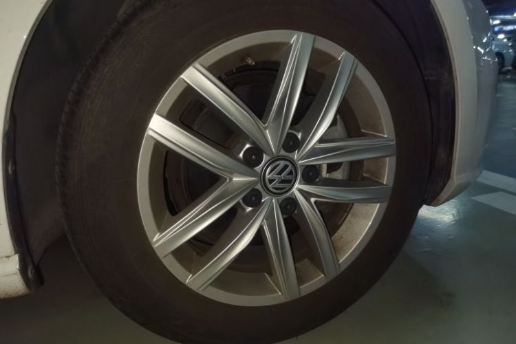 Volkswagen Golf 2018 car image #6