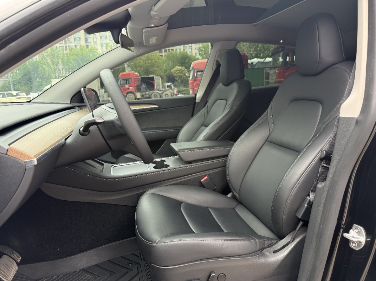 Tesla Model Y 2022 #4 Tesla Model Y 2022 car image #4