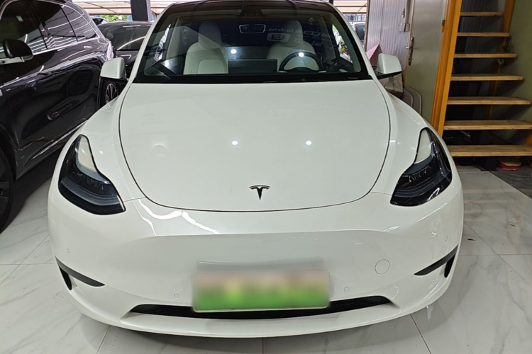 Tesla Model Y 2023 #3 Tesla Model Y 2023 car image #3